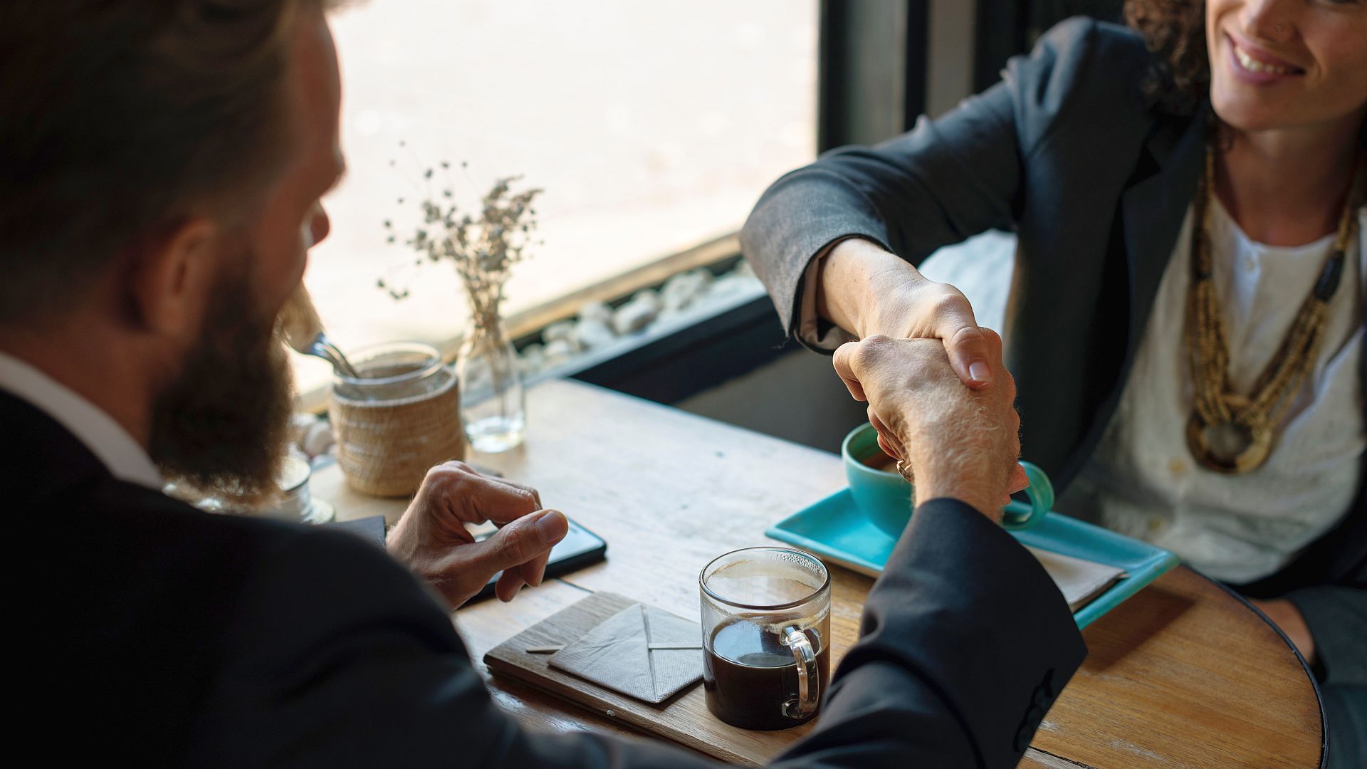 Het zou goed zijn als zorginstellingen compliance officers zouden aanstellen die met zorgverzekeraars onderhandelen om financiële regels te harmoniseren.